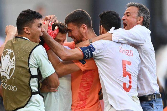 Cüneyt Çakır finale göz kırptı Hırvatistan-İspanya maçında kusursuz yönetim
