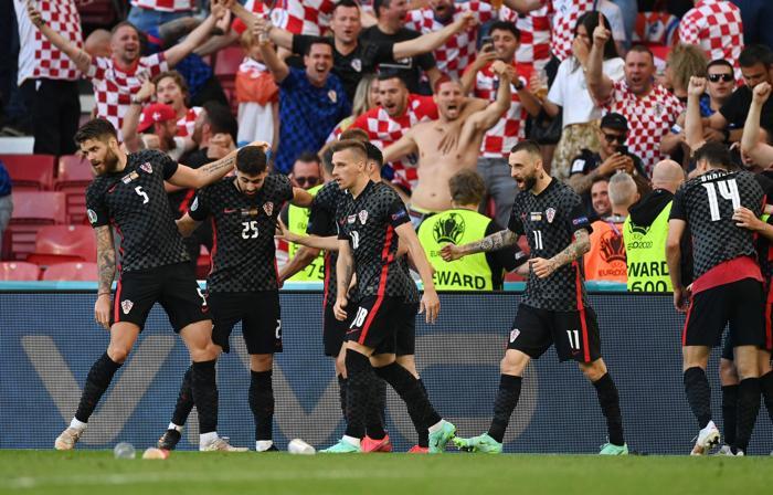 Cüneyt Çakır finale göz kırptı Hırvatistan-İspanya maçında kusursuz yönetim