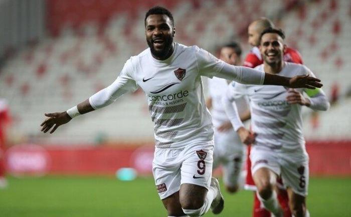 Boupendza için son dakika iddiası Galatasaray ve Fenerbahçe peşindeydi