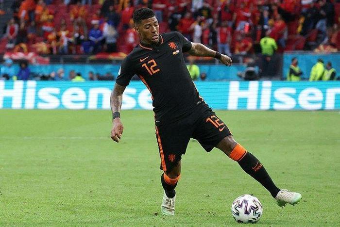 Son dakika Galatasaray transfer haberi Savunmaya 3 isim birden