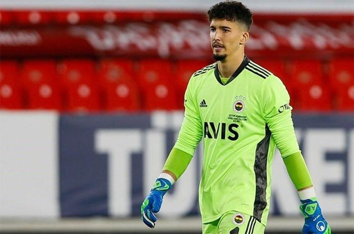 Fenerbahçede Altay Bayındırın talipleri artıyor Nice peşinde