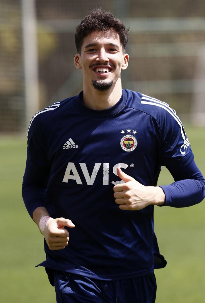 Fenerbahçede Altay Bayındırın talipleri artıyor Nice peşinde
