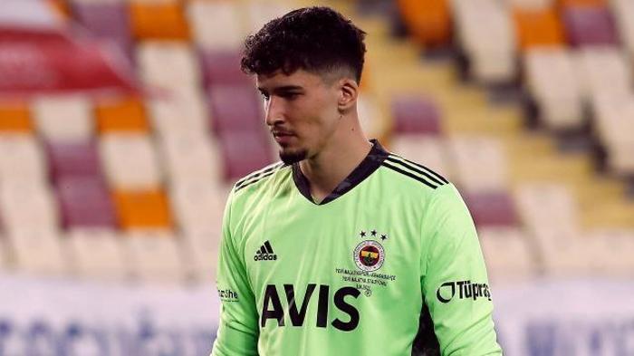 Fenerbahçede Altay Bayındırın talipleri artıyor Nice peşinde