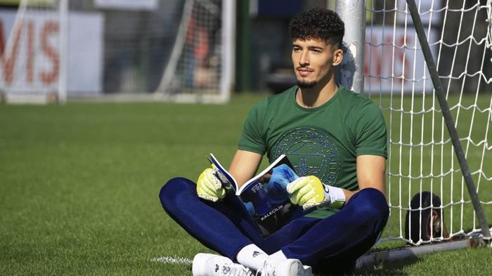 Fenerbahçede Altay Bayındırın talipleri artıyor Nice peşinde
