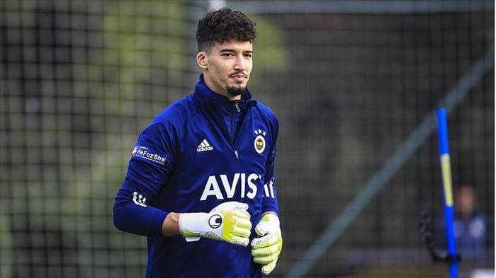Fenerbahçede Altay Bayındırın talipleri artıyor Nice peşinde