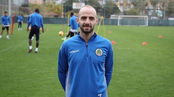 Trabzonsporda sağ kanada 2 aday: Efecan Karaca & Emrah Başsan