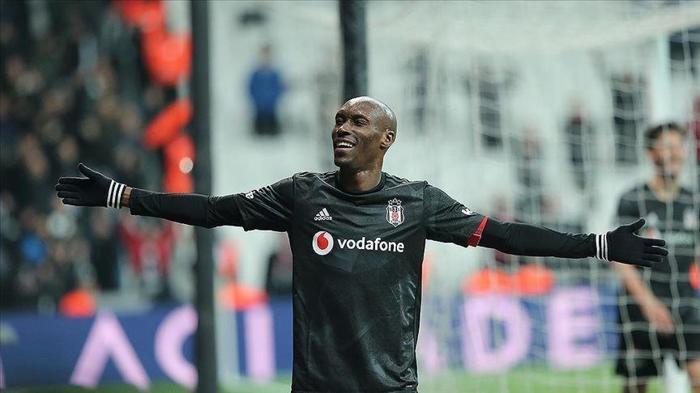 Beşiktaş, Atiba ile sözleşme uzatıyor