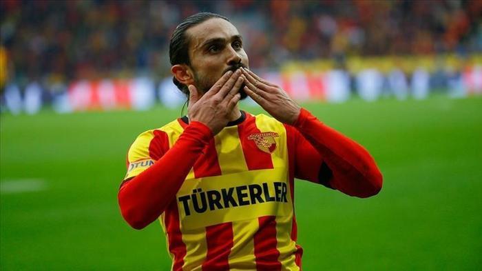 Galatasaray ve Beşiktaş, Halil Akbunarın peşinde