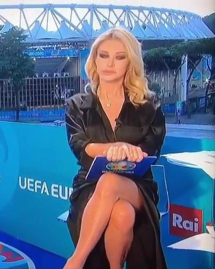 Paola Ferrari, iç çamaşırı giymeyince sansür uygulandı