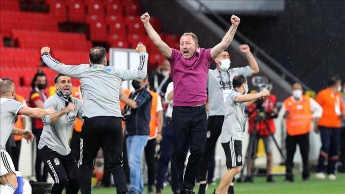 Son dakika: Sergen Yalçın, Beşiktaş yönetiminden ilk 11e 7 transfer istiyor