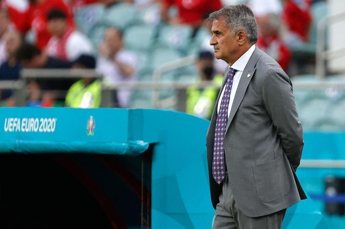 Türkiye-Galler maçında Şenol Güneşe flaş tepki: Neden hocam