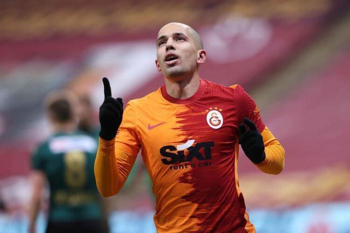 OLYMPIAKOS, FEGHOULINİN PEŞİNDE