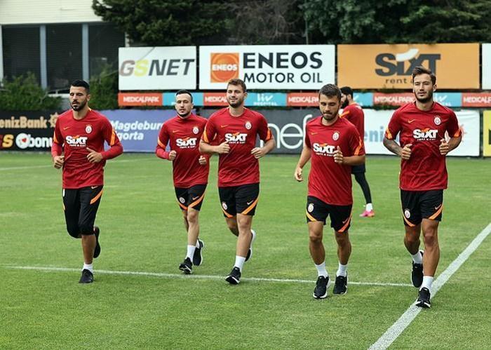 Galatasaray yeni transferleriyle sezonu açtı Fatih Terim yok, Selçuk İnan var...