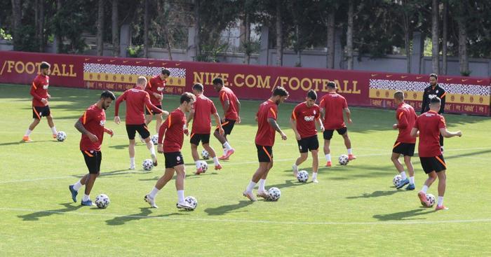 Galatasaray yeni transferleriyle sezonu açtı Fatih Terim yok, Selçuk İnan var...