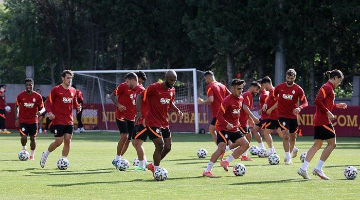Galatasaray yeni transferleriyle sezonu açtı Fatih Terim yok, Selçuk İnan var...