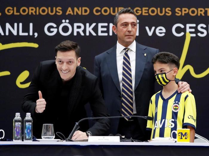 Son dakika Fenerbahçe haberi Lucien Favre kararını değiştirdi Mesut Özil etkisi