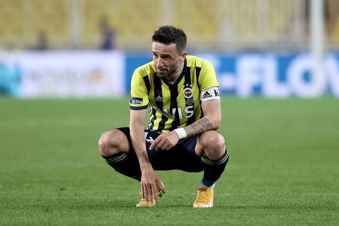 FUTBOLU BIRAKABİLİR