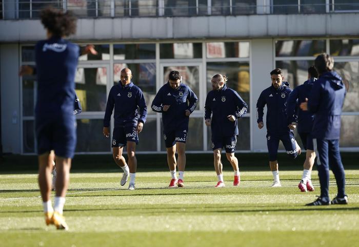 Son dakika | Fenerbahçede 7 isimle daha yollar ayrılıyor