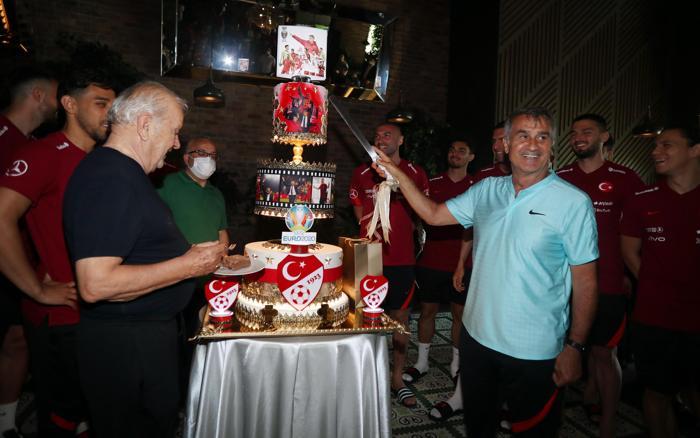 Şenol Güneşin 69. yaş günü kutlandı