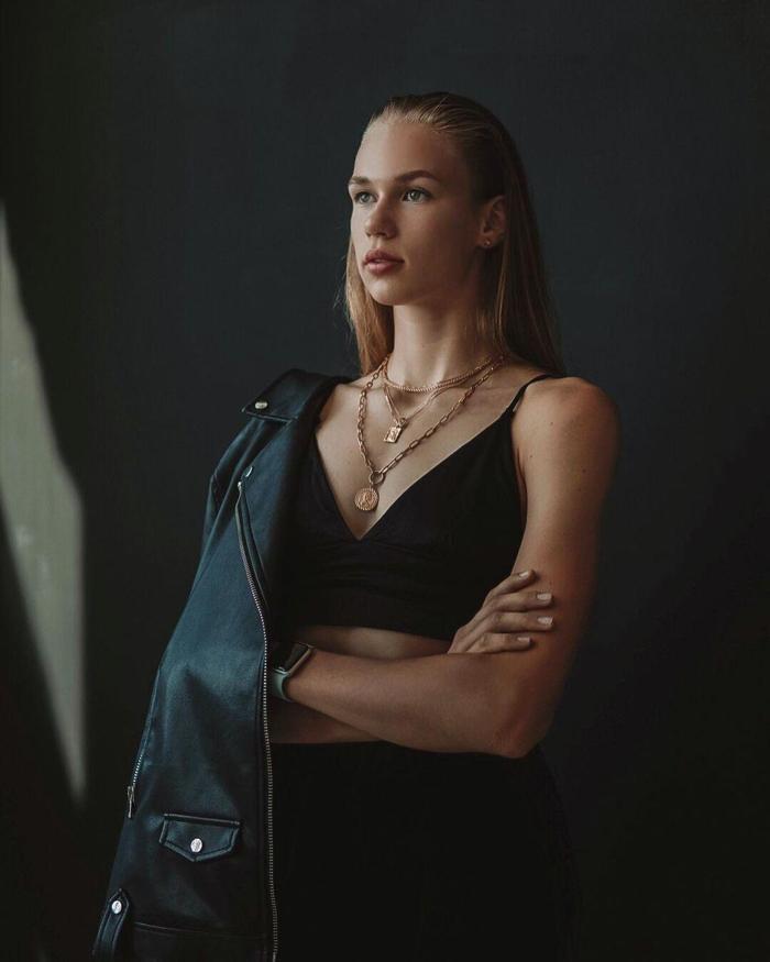Arina Fedorovtseva güzelliğiyle büyülüyor
