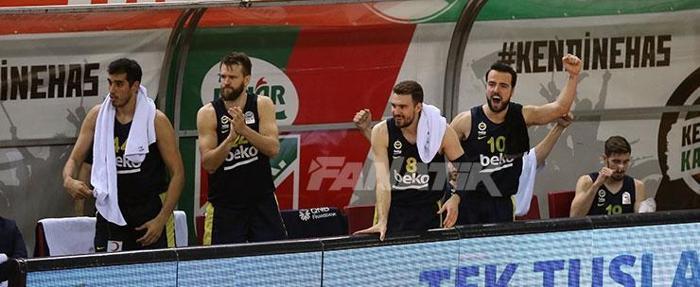Pınar Karşıyaka - Fenerbahçe Beko maçında gergin anlar