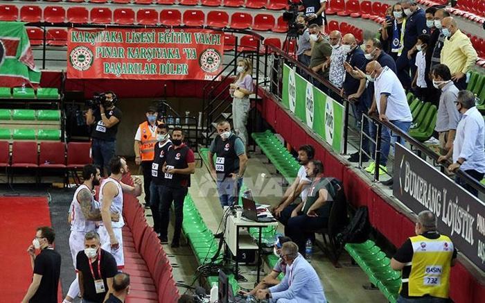 Pınar Karşıyaka - Fenerbahçe Beko maçında gergin anlar