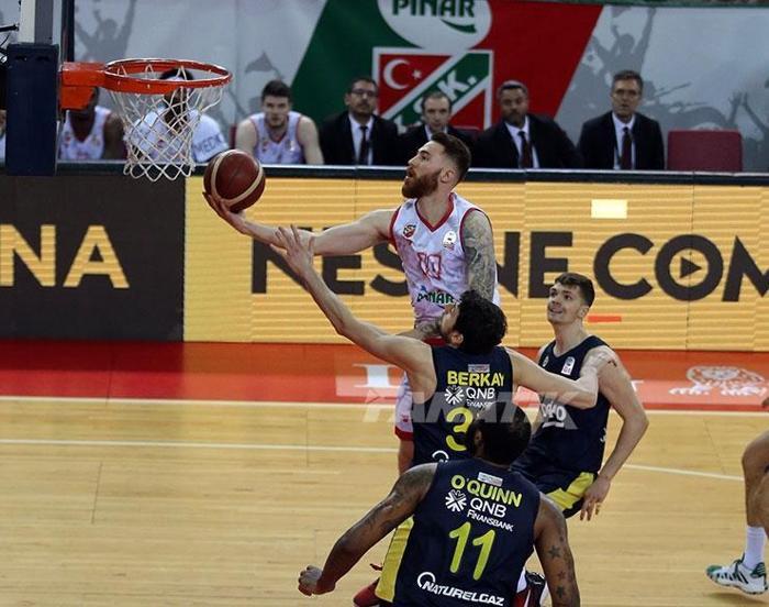 Pınar Karşıyaka - Fenerbahçe Beko maçında gergin anlar
