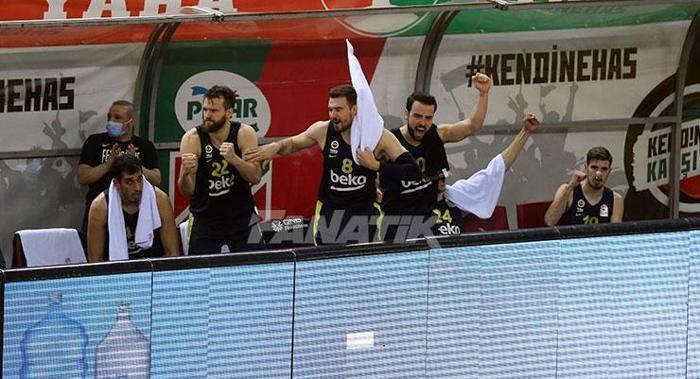 Pınar Karşıyaka - Fenerbahçe Beko maçında gergin anlar