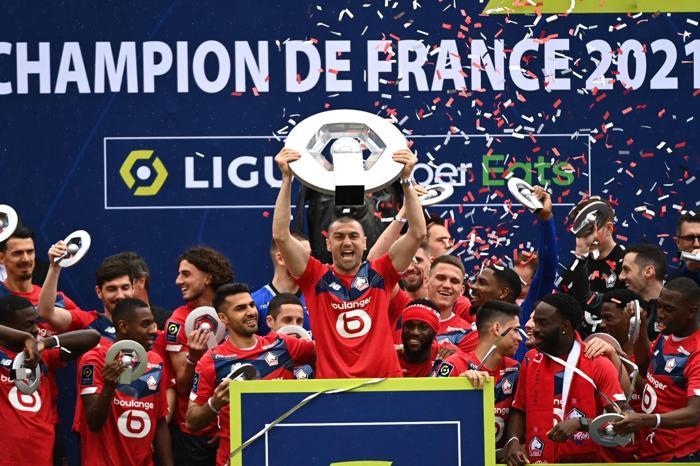 Lille şampiyonluk kupasına kavuştu Burak Yılmaz detayı