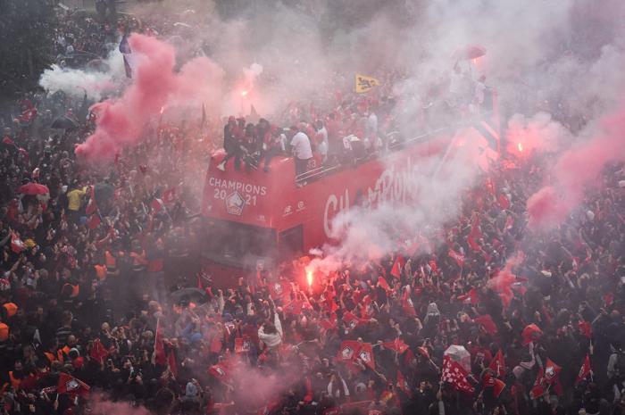Lille şampiyonluk kupasına kavuştu Burak Yılmaz detayı