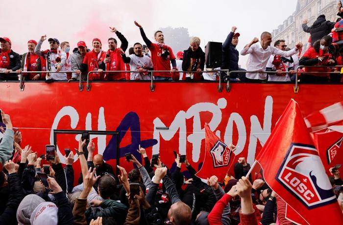 Lille şampiyonluk kupasına kavuştu Burak Yılmaz detayı