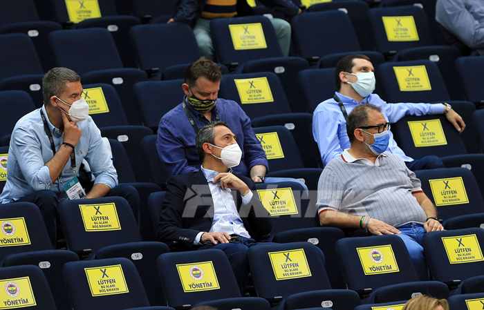 Fenerbahçeyi mağlup eden Karşıyakada büyük sevinç