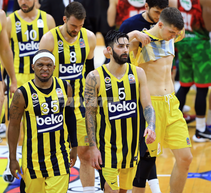 Fenerbahçeyi mağlup eden Karşıyakada büyük sevinç