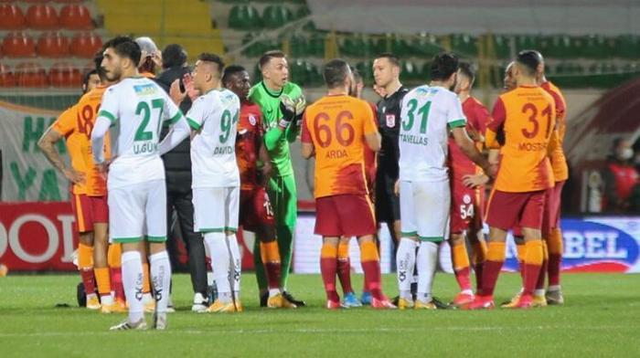 Galatasarayda ayrılık depremi Fatih Terim biletini kesti