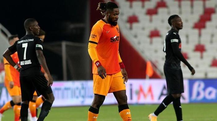 Galatasarayda ayrılık depremi Fatih Terim biletini kesti