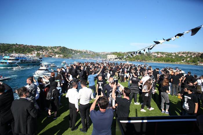 Beşiktaş, şampiyonluk kutlamalarına başladı
