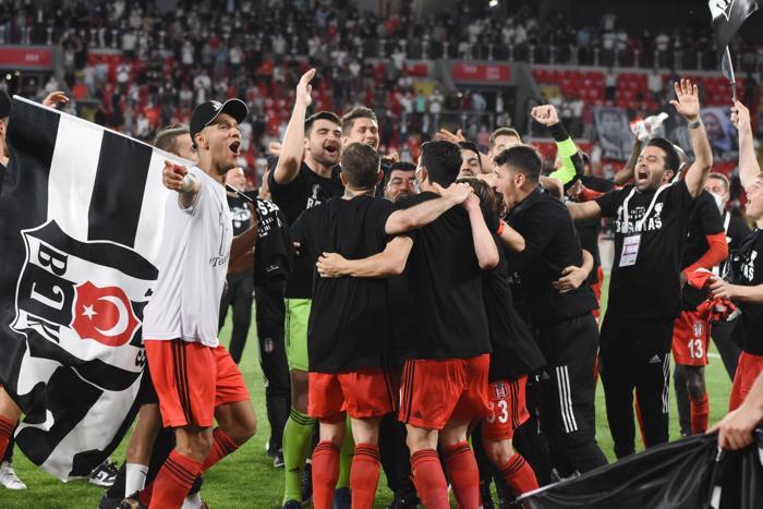Şampiyon Beşiktaş kupasına kavuştu İşte kare kare o anlar...
