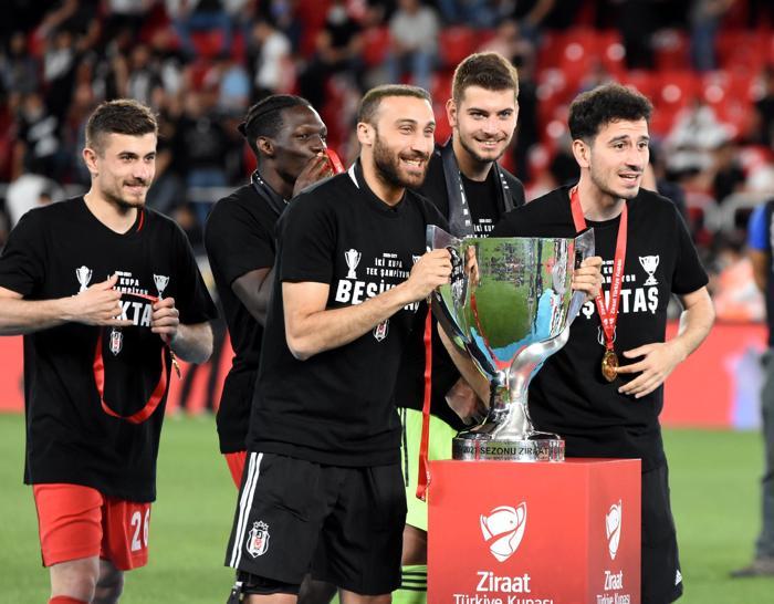 Şampiyon Beşiktaş kupasına kavuştu İşte kare kare o anlar...