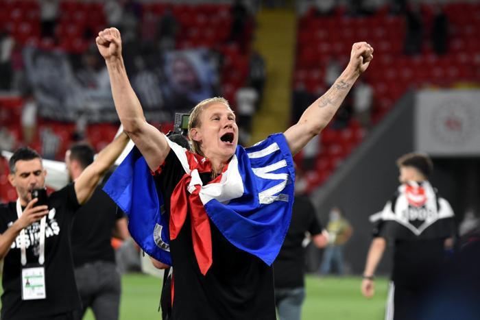 Şampiyon Beşiktaş kupasına kavuştu İşte kare kare o anlar...