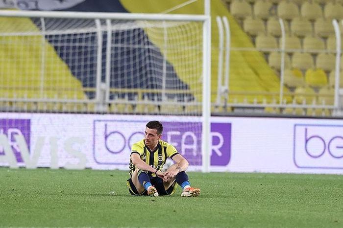 Sivasspor maçının ardından Fenerbahçeli futbolcular yıkıldı