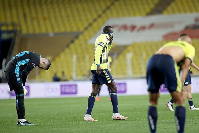 Sivasspor maçının ardından Fenerbahçeli futbolcular yıkıldı