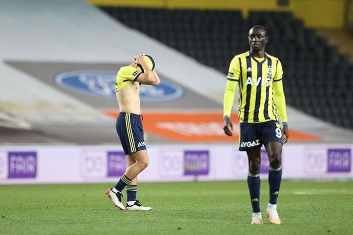 Sivasspor maçının ardından Fenerbahçeli futbolcular yıkıldı