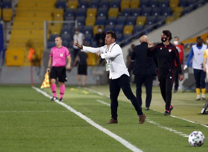 Fenerbahçede 3 yıllık imza Yeni sezonda teknik direktör...