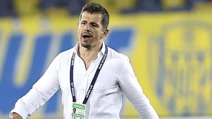 Fenerbahçede 3 yıllık imza Yeni sezonda teknik direktör...