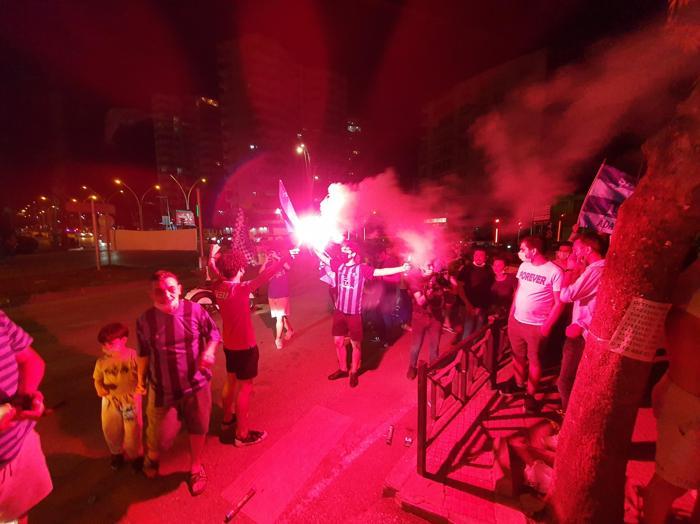 Adana Demirspor Süper Lige yükseldi, Adana sokağa döküldü İşte o anlar...