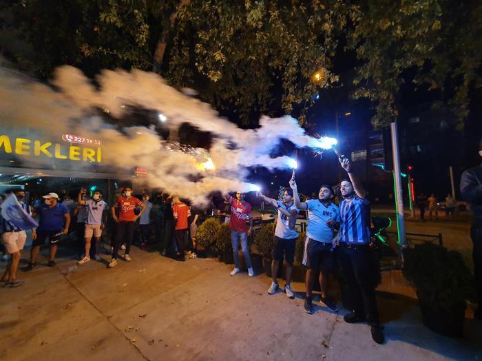 Adana Demirspor Süper Lige yükseldi, Adana sokağa döküldü İşte o anlar...
