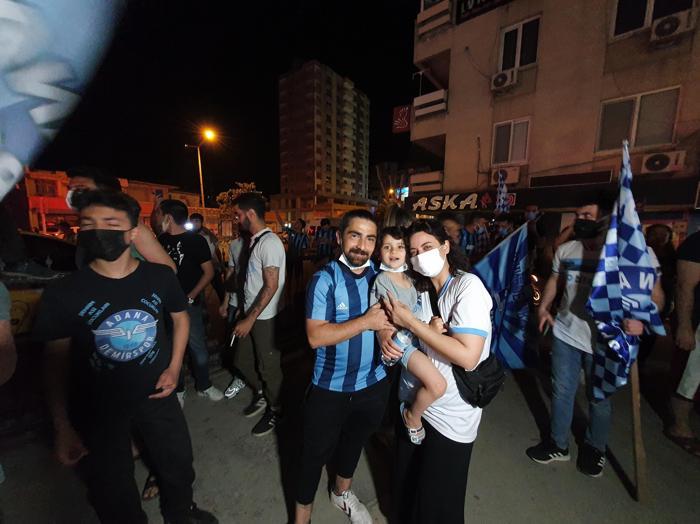 Adana Demirspor Süper Lige yükseldi, Adana sokağa döküldü İşte o anlar...
