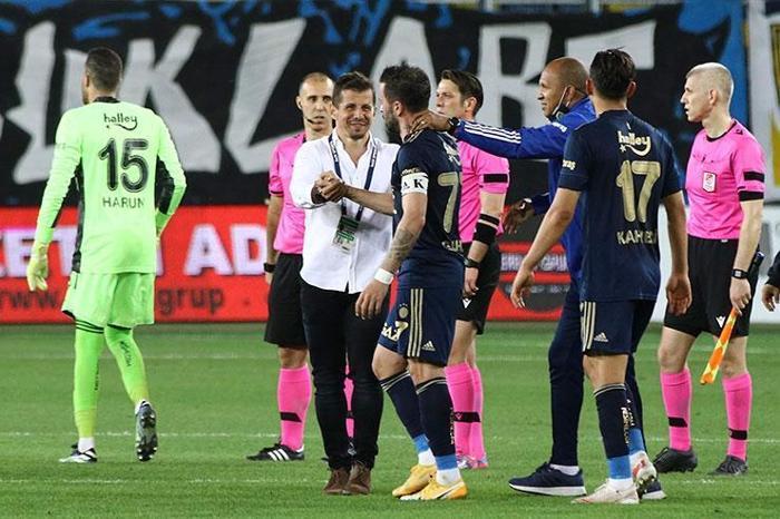 Fenerbahçede son dakika golü ile gelen büyük sevinç Emre Belözoğlu...