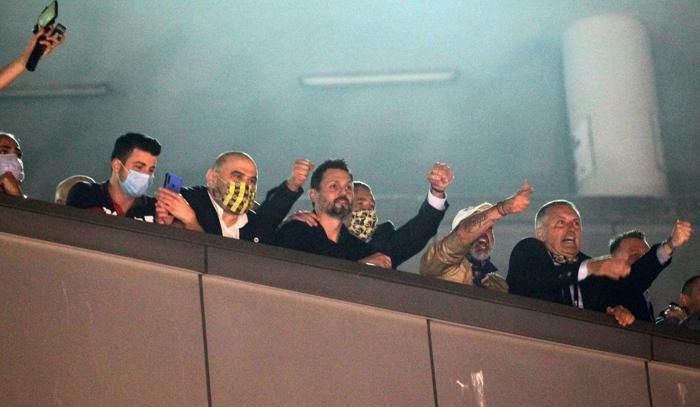 Fenerbahçe şampiyonluk moduna girdi Kadıköy alev alev