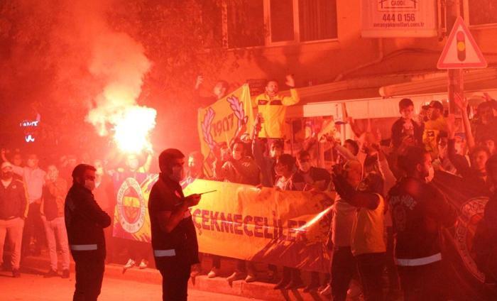 Fenerbahçe şampiyonluk moduna girdi Kadıköy alev alev